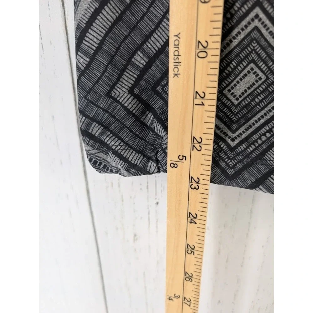 Fabletics Size Medium Gray Black‎ Norwalk Taos Print Active Tank Top - Picture 4 of 6